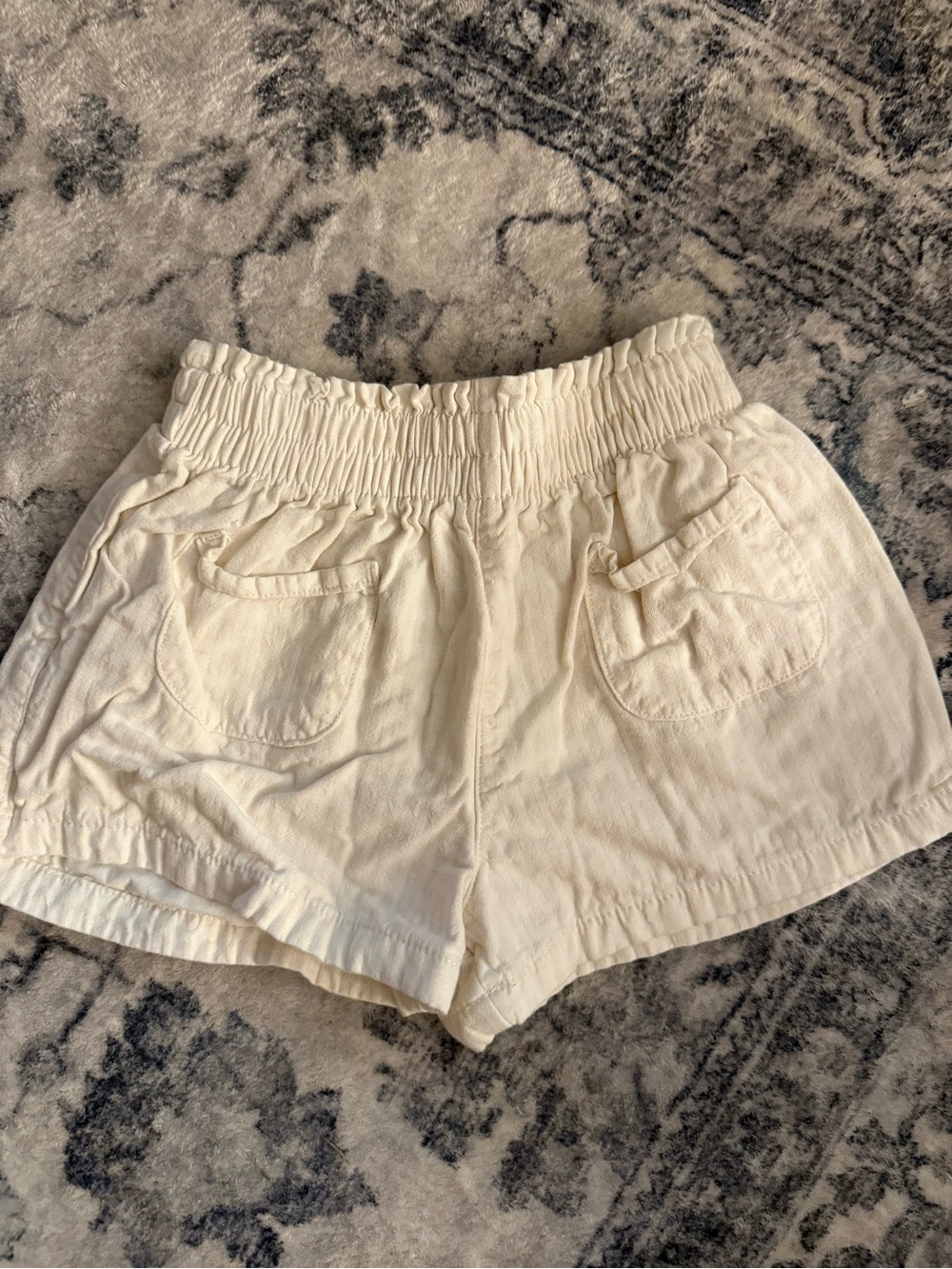 Toddler Girls Elastic Waist Cream Shorts • 3T
